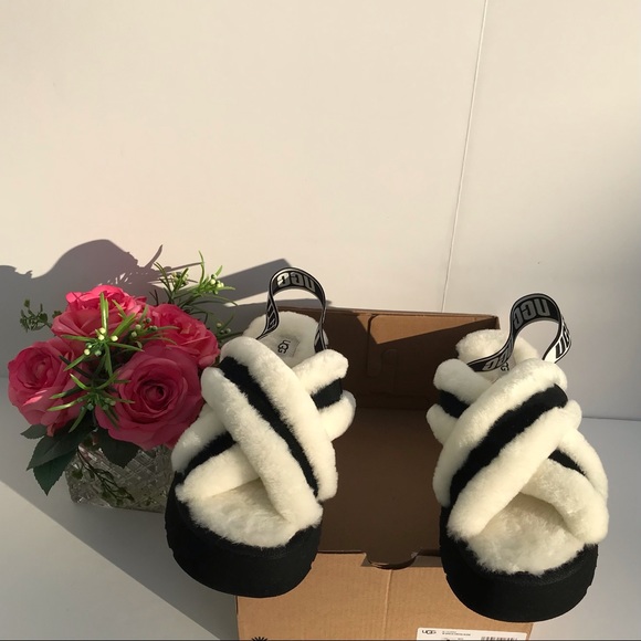 UGG Disco Cross Slide - Picture 9 of 12